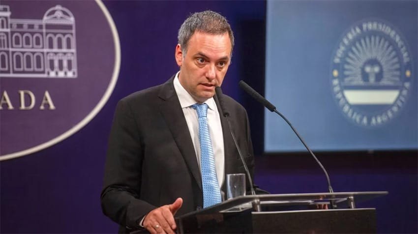 manuel-adorni-.-gobierno-cargo-contra-la-oposicion-la-decadencia-y-el-pasado-por-primera-vez-rechazaron-un-decreto-.-elpaisdiario.ar
