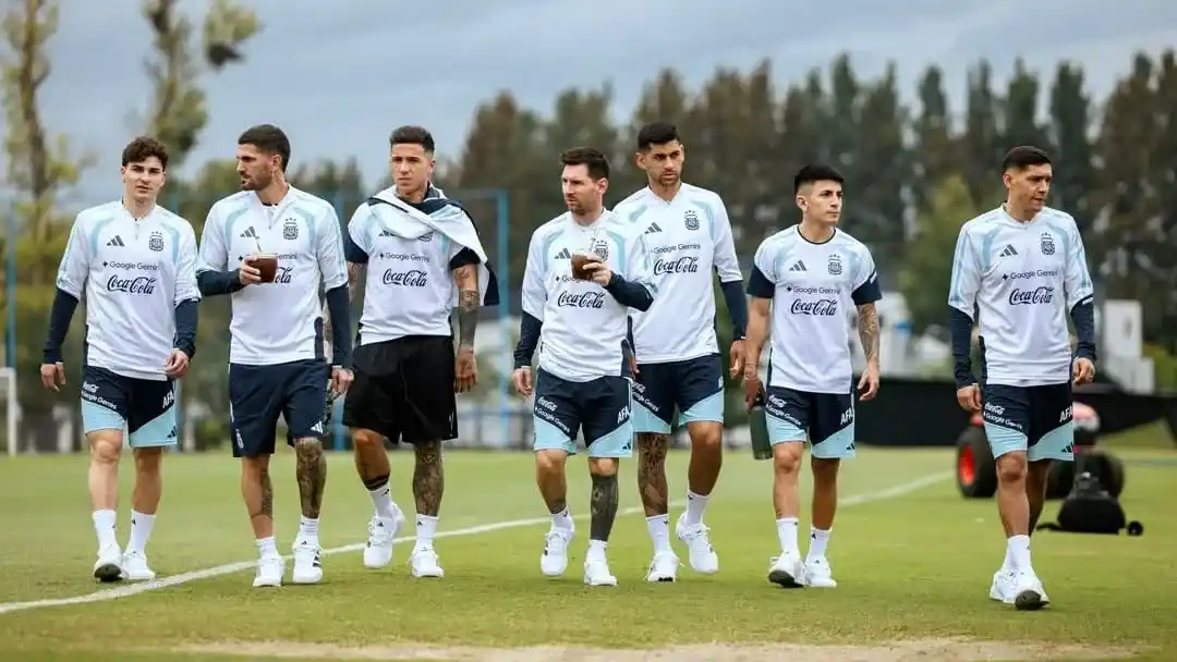 alvarez_de_paul_fernandez_messi_romero_molina_y_almada